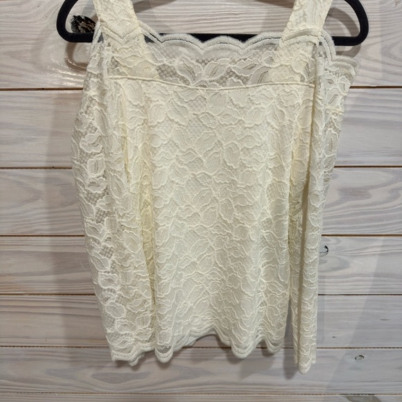 Elegant Lace Cream Top - Picture 4 of 6